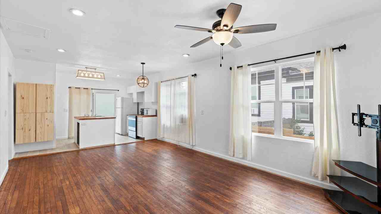 138 Paul St - Photo 2 of 15