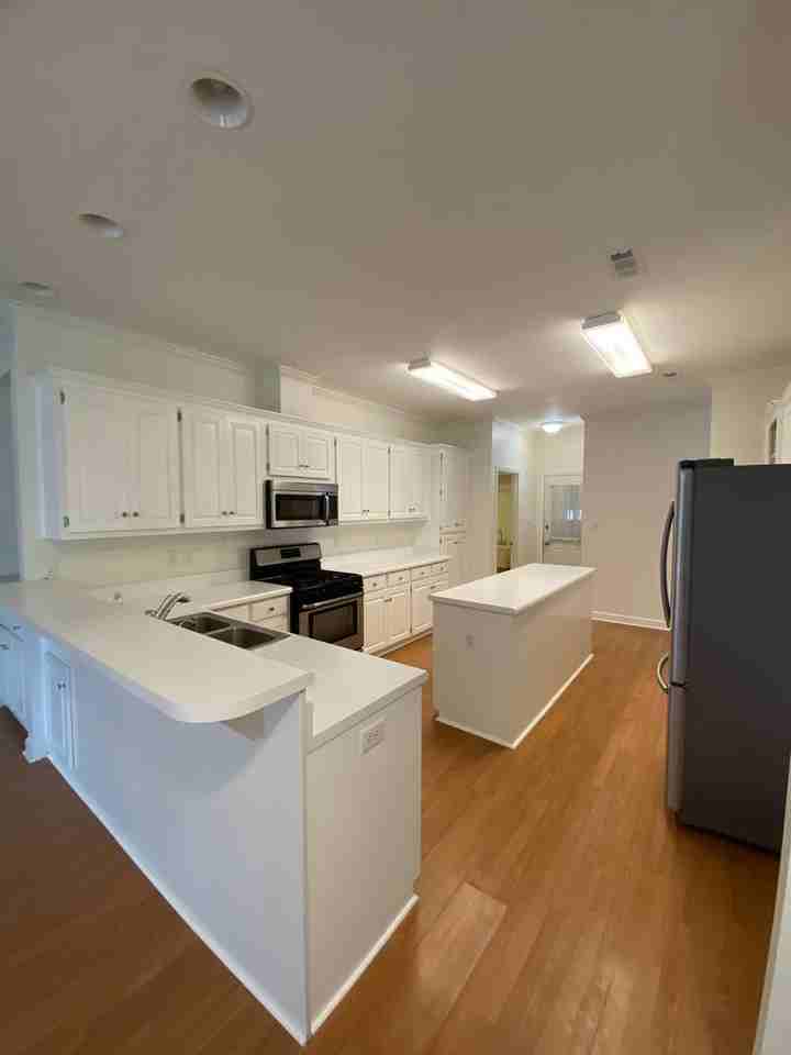 4545 Reigate Ct - Photo 7 of 24
