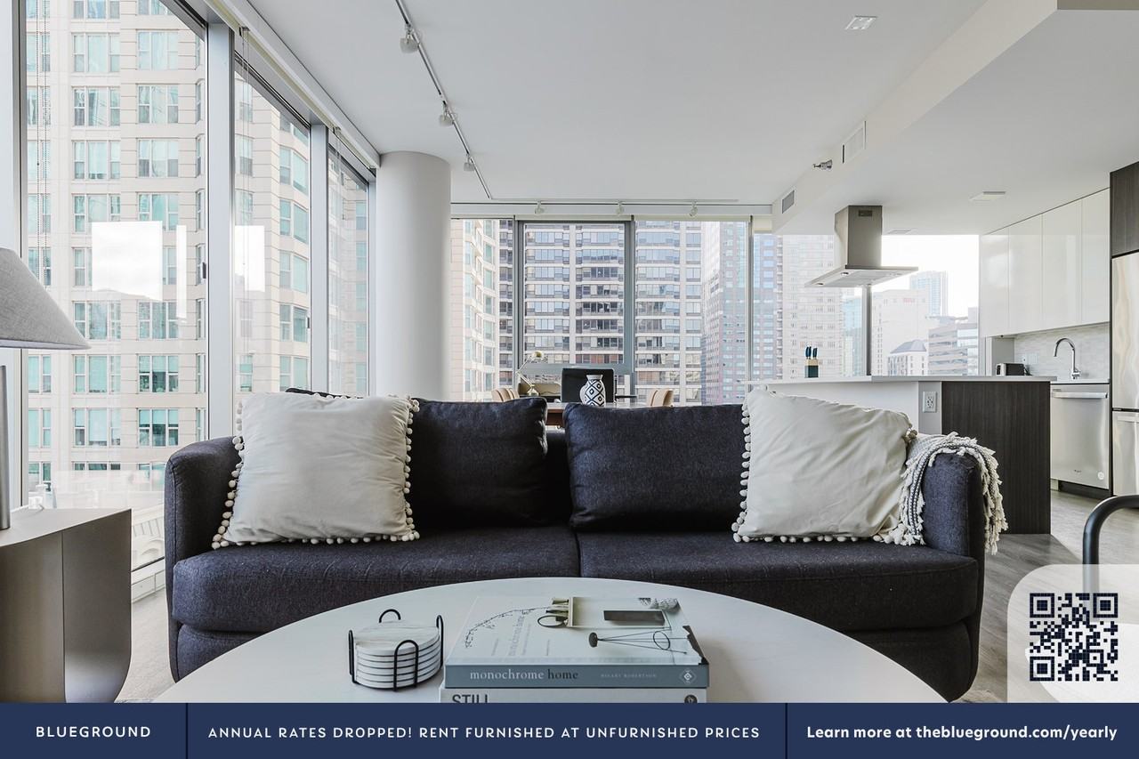 8 East Huron Street - Photo 4 of 50