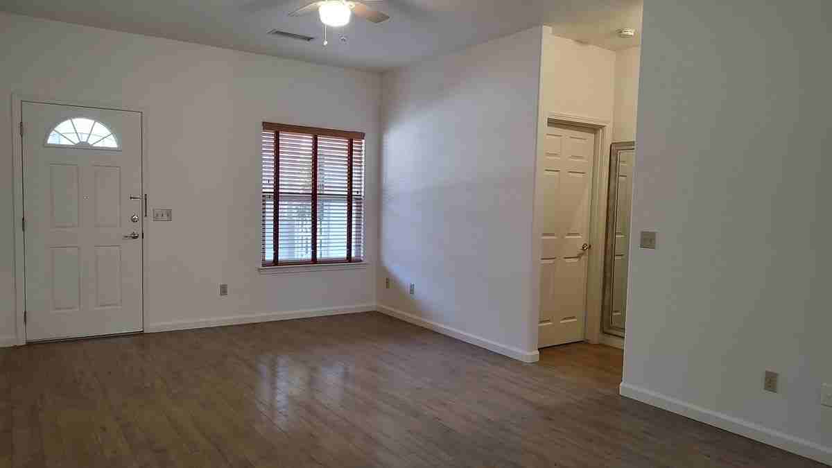 7252 Parriza Ct - Photo 3 of 11
