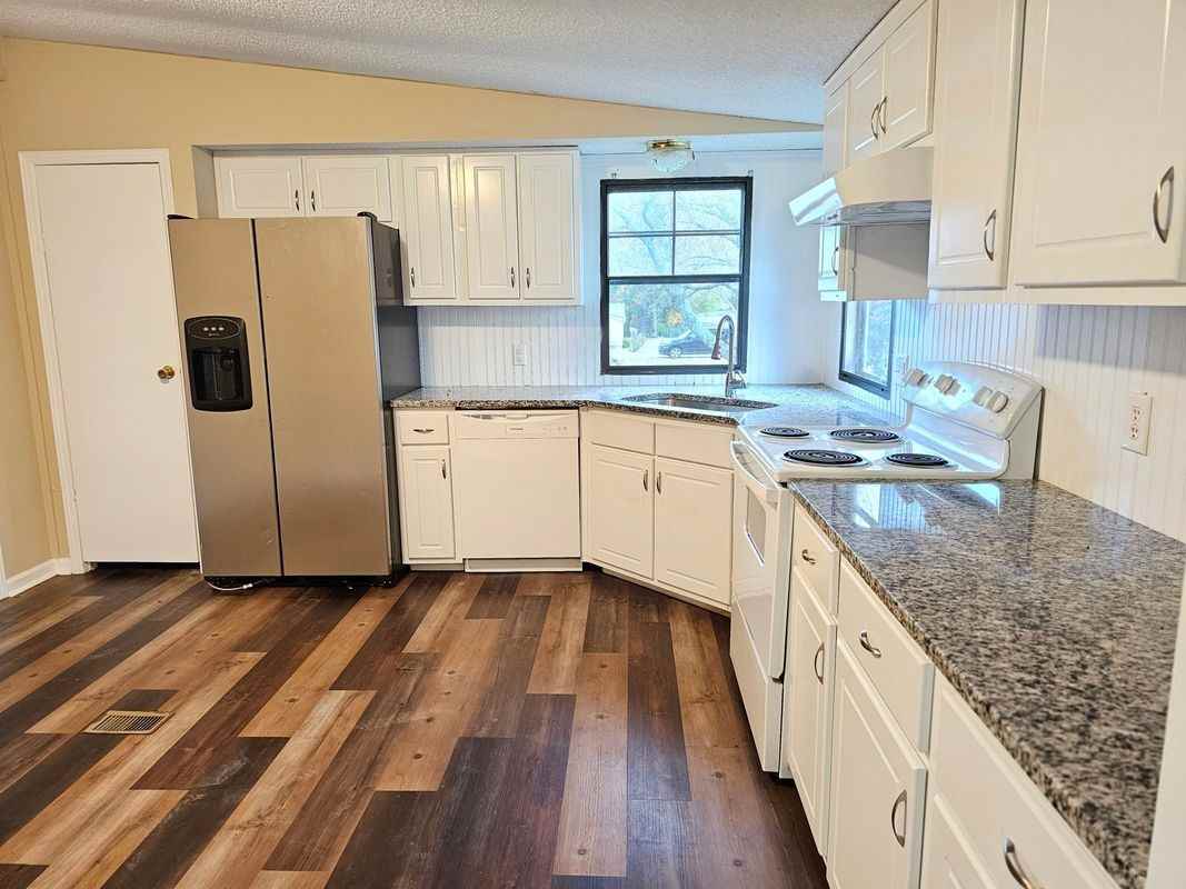 8363 Raleigh Rd - Photo 3 of 12