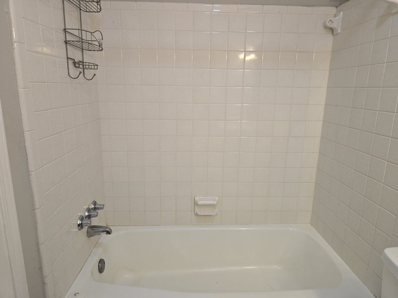 1 Claremont Pl #A - Photo 4 of 6