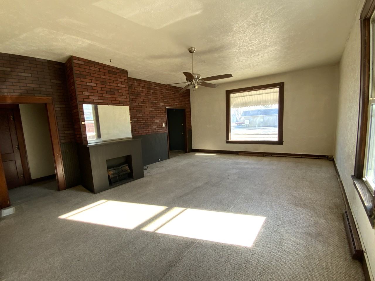 103 S Vermilion St #103 - Photo 2 of 16