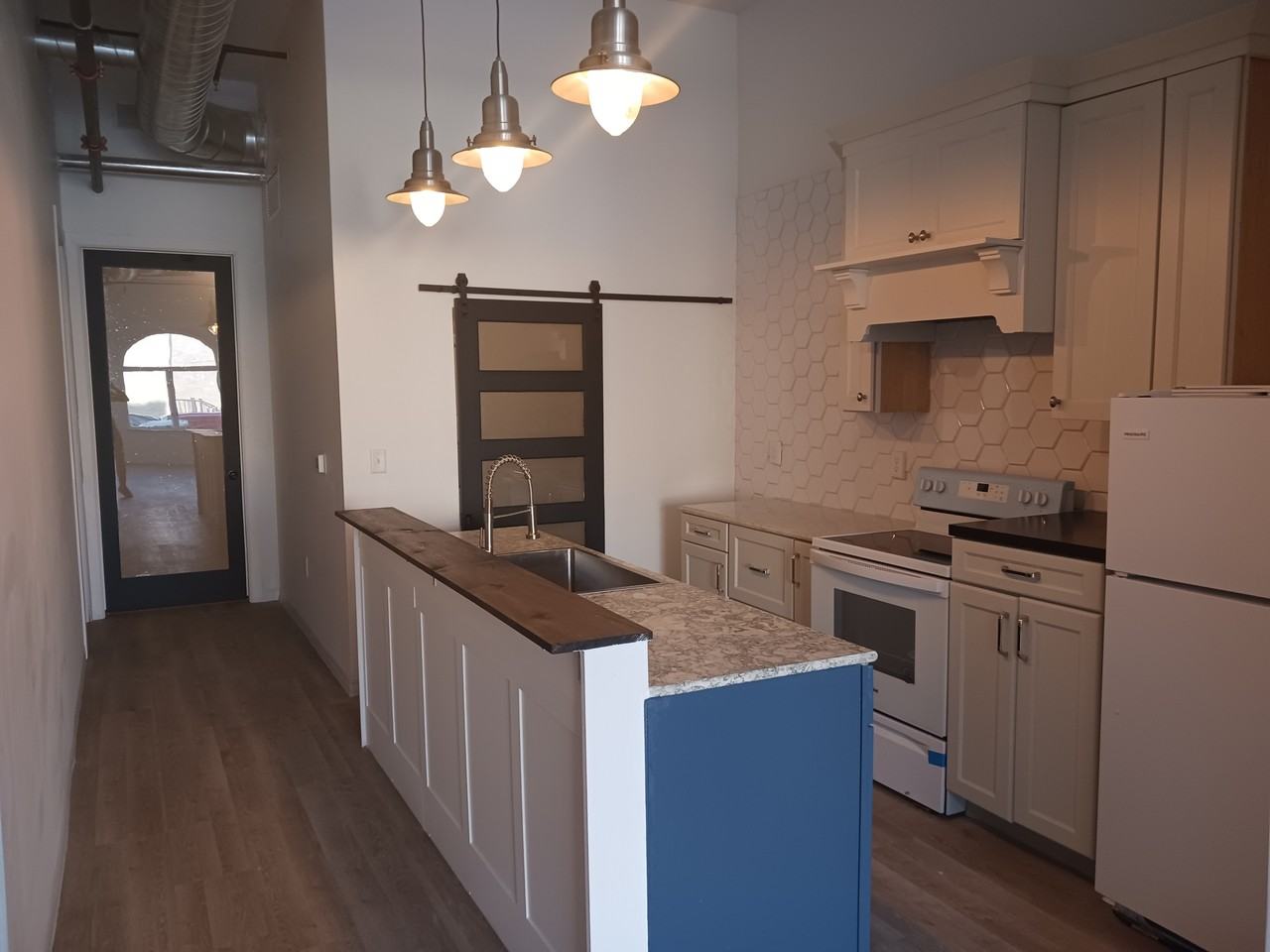 11 N School St - Photo 3 of 7