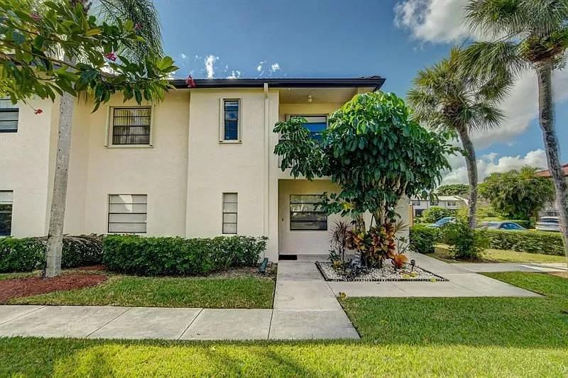 7911 Eastlake Dr #6H - Photo 7 of 39