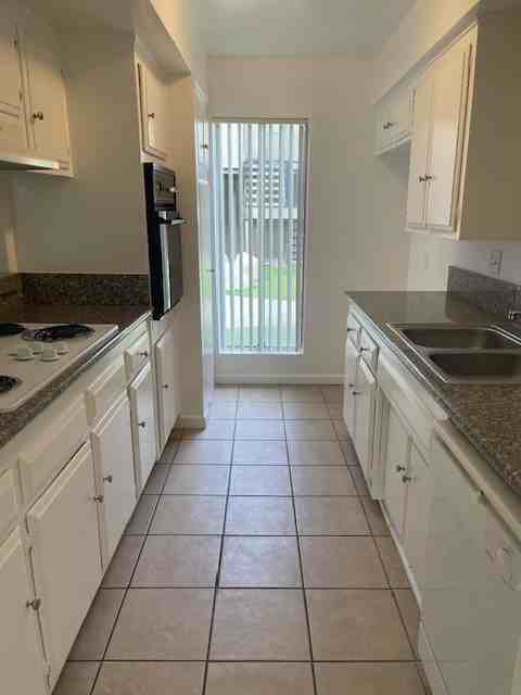 4551 California Ave - Photo 4 of 20