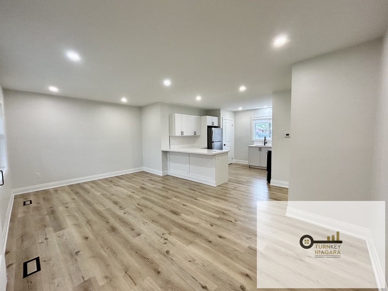 34 Golden Boulevard East #Main - Photo 3 of 20