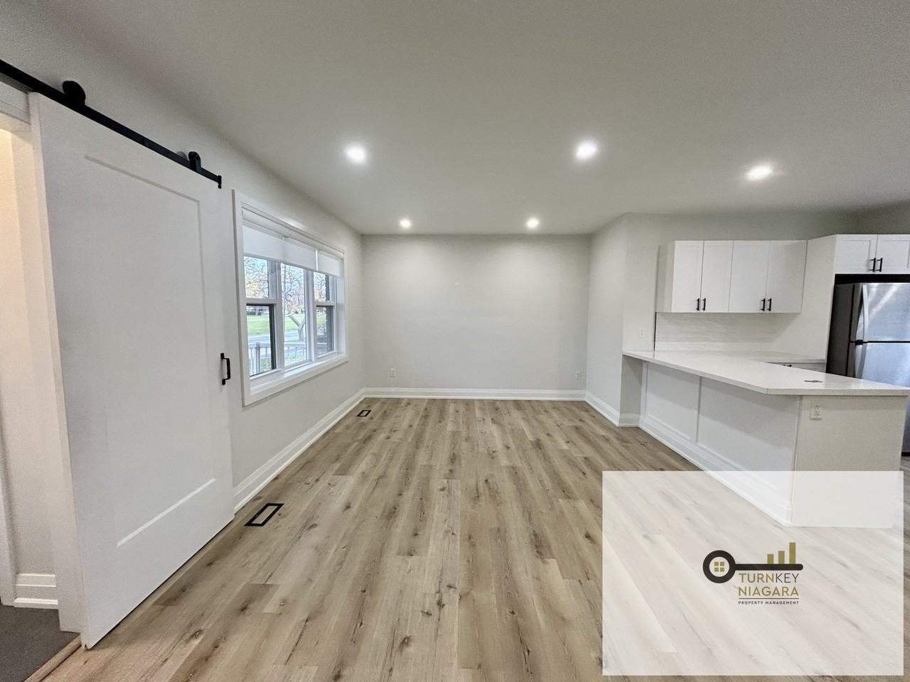 34 Golden Boulevard East #Main - Photo 4 of 20