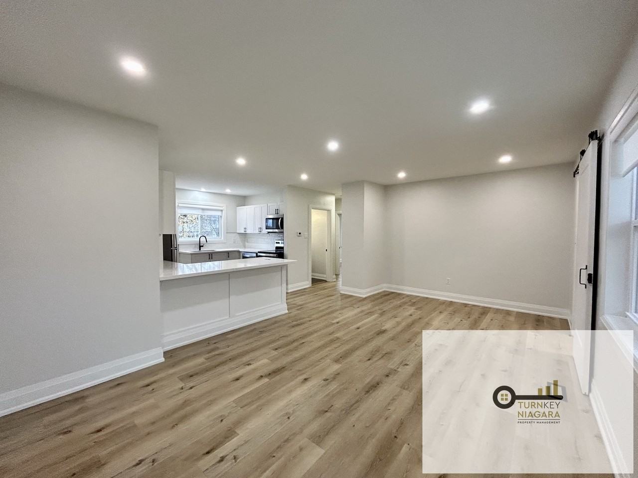 34 Golden Boulevard East #Main - Photo 5 of 20