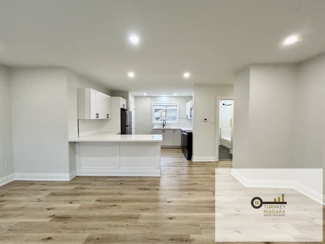 34 Golden Boulevard East #Main - Photo 6 of 20