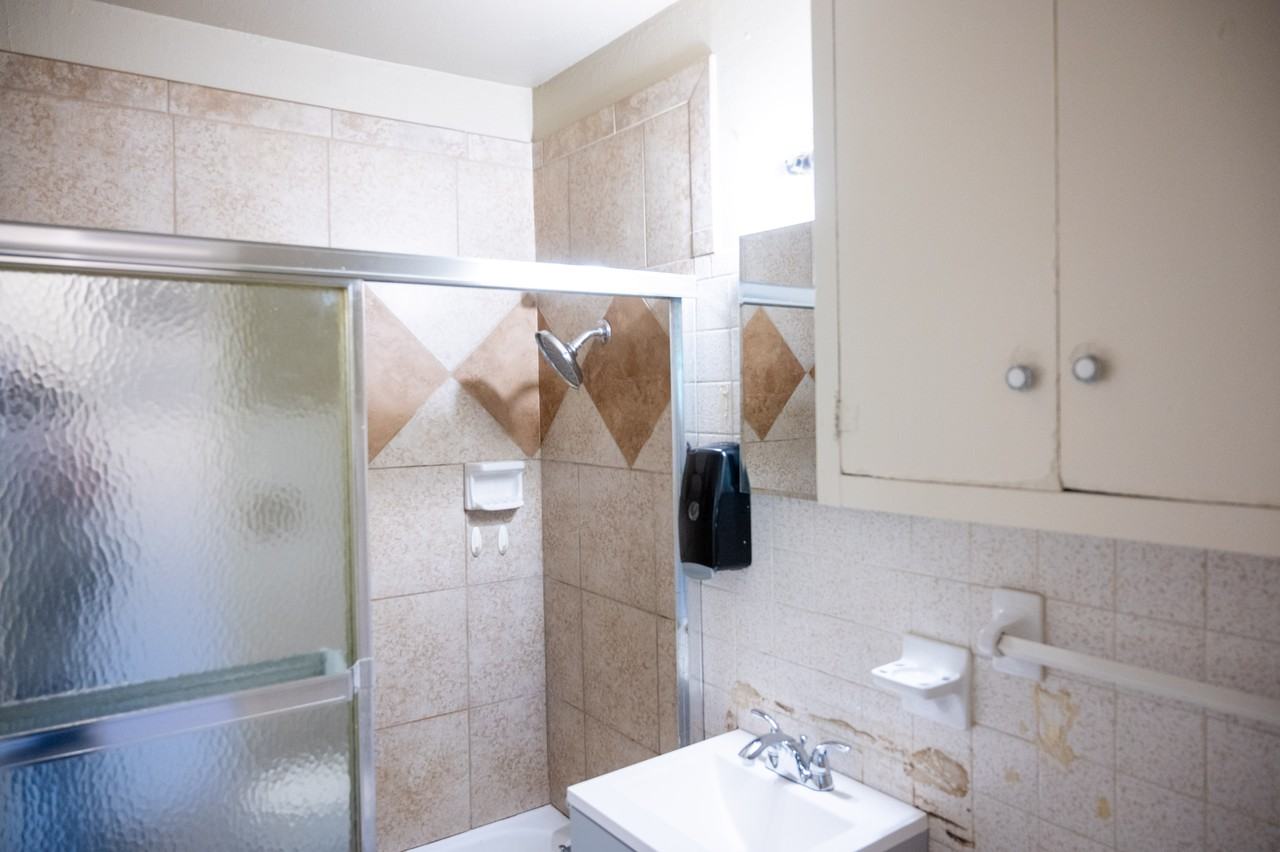 2732 Sw 44th St #NA - Photo 3 of 7