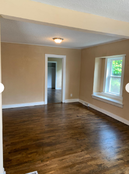 936 Waverly Ave #NA - Photo 4 of 20