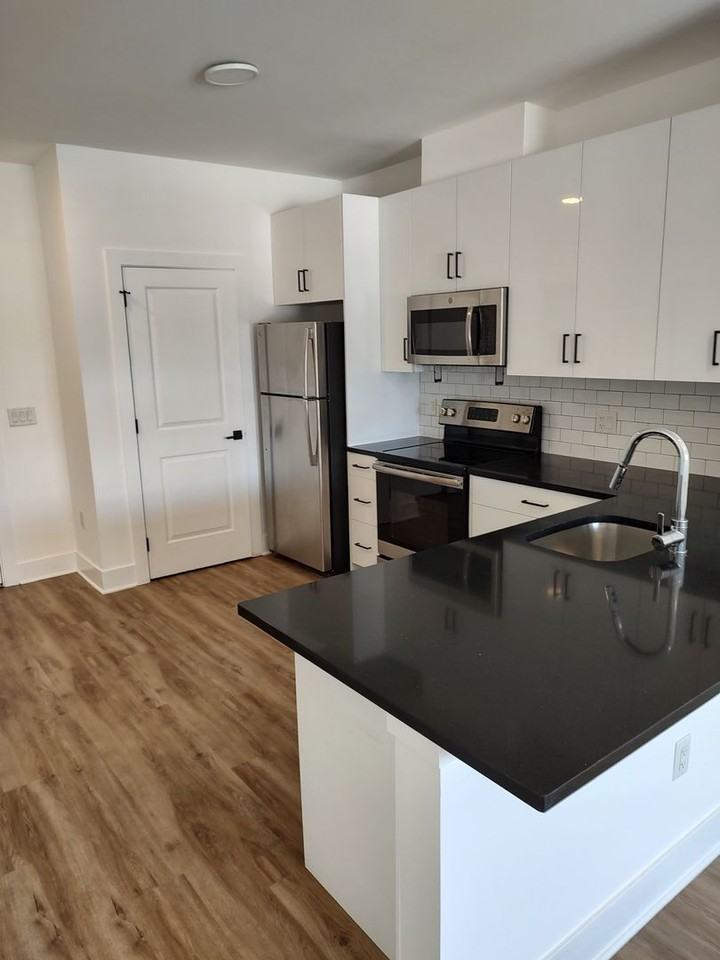 Lakeside Residence - Photo 2 of 20