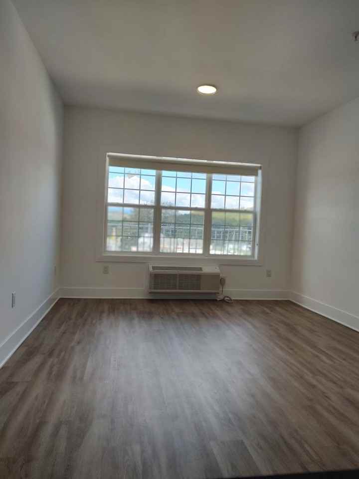 Lakeside Residence - Photo 3 of 20