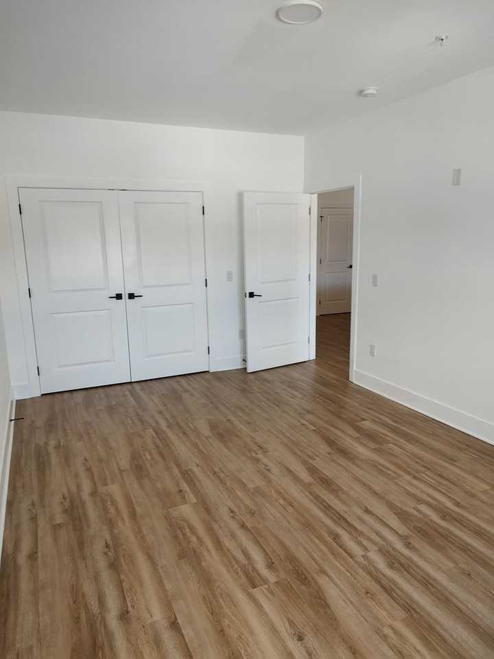 Lakeside Residence - Photo 4 of 20