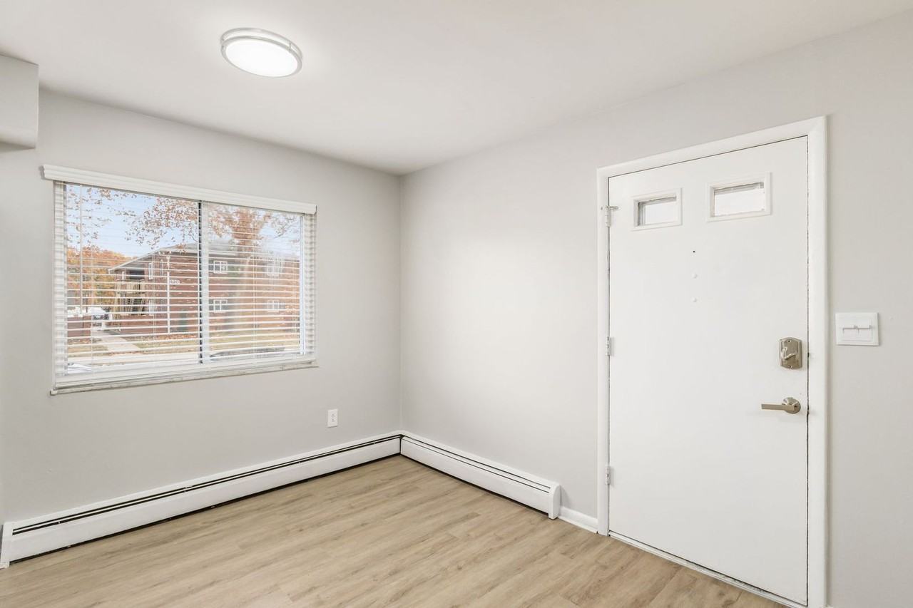 639 Riverview Drive - Photo 3 of 36