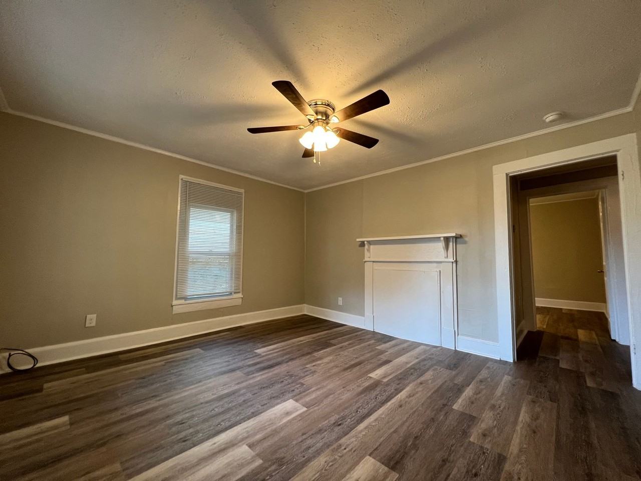 904 W 6th Ave - Photo 2 of 8