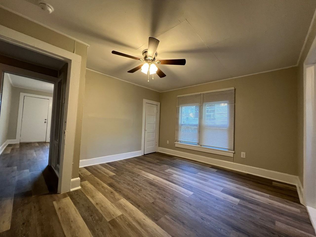 904 W 6th Ave - Photo 4 of 8