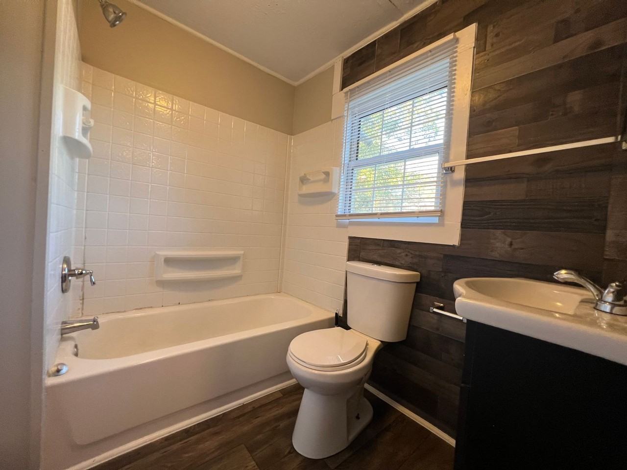 904 W 6th Ave - Photo 5 of 8