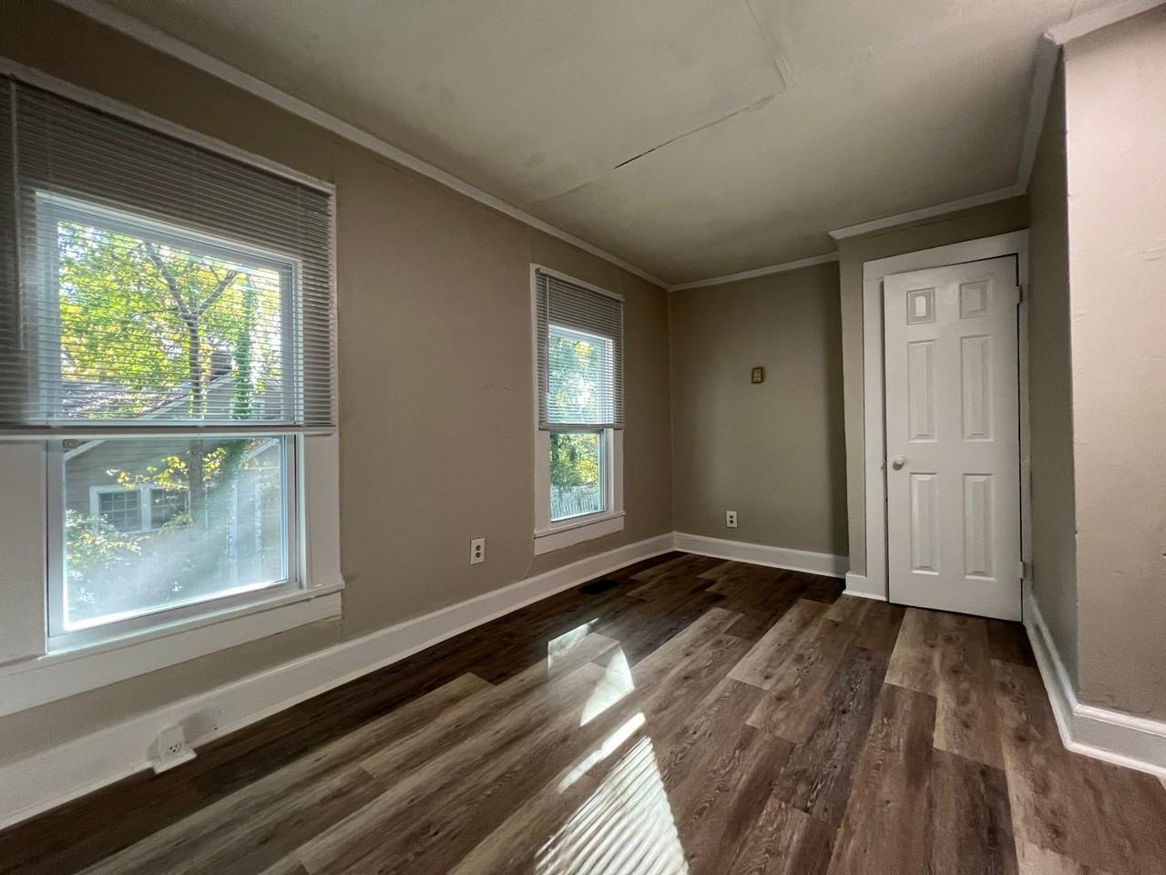 904 W 6th Ave - Photo 7 of 8