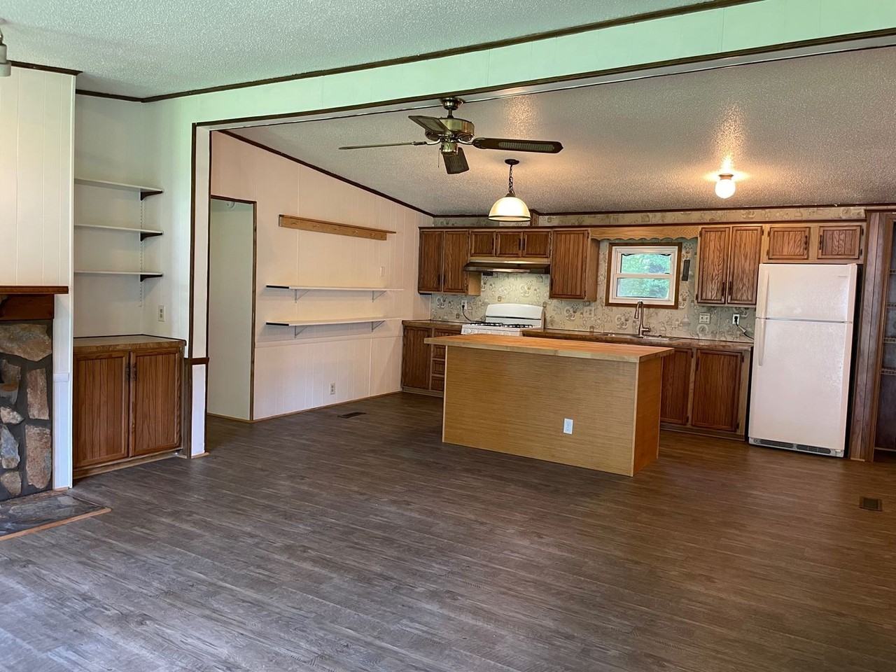 234 E College St - Photo 2 of 24