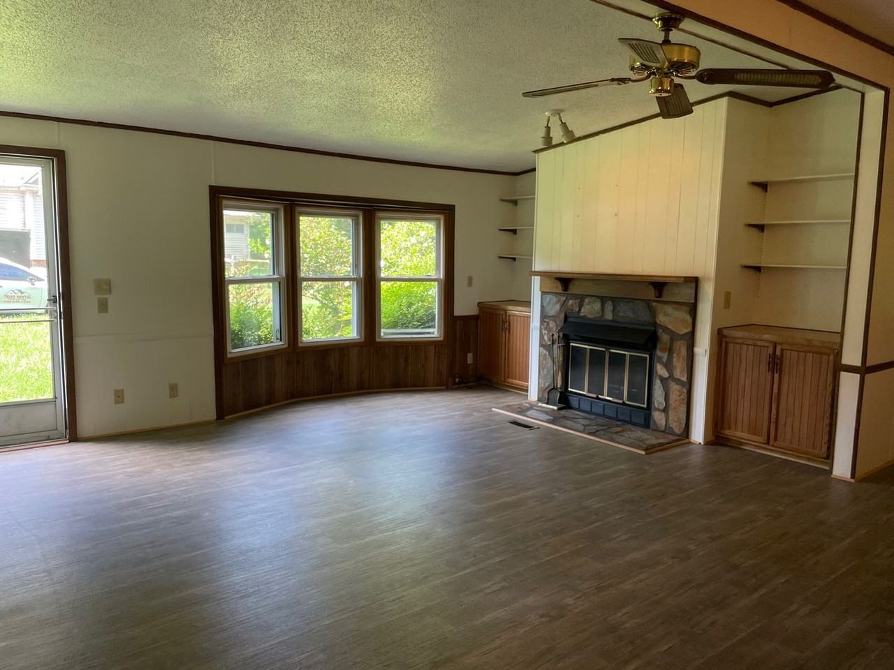 234 E College St - Photo 3 of 24