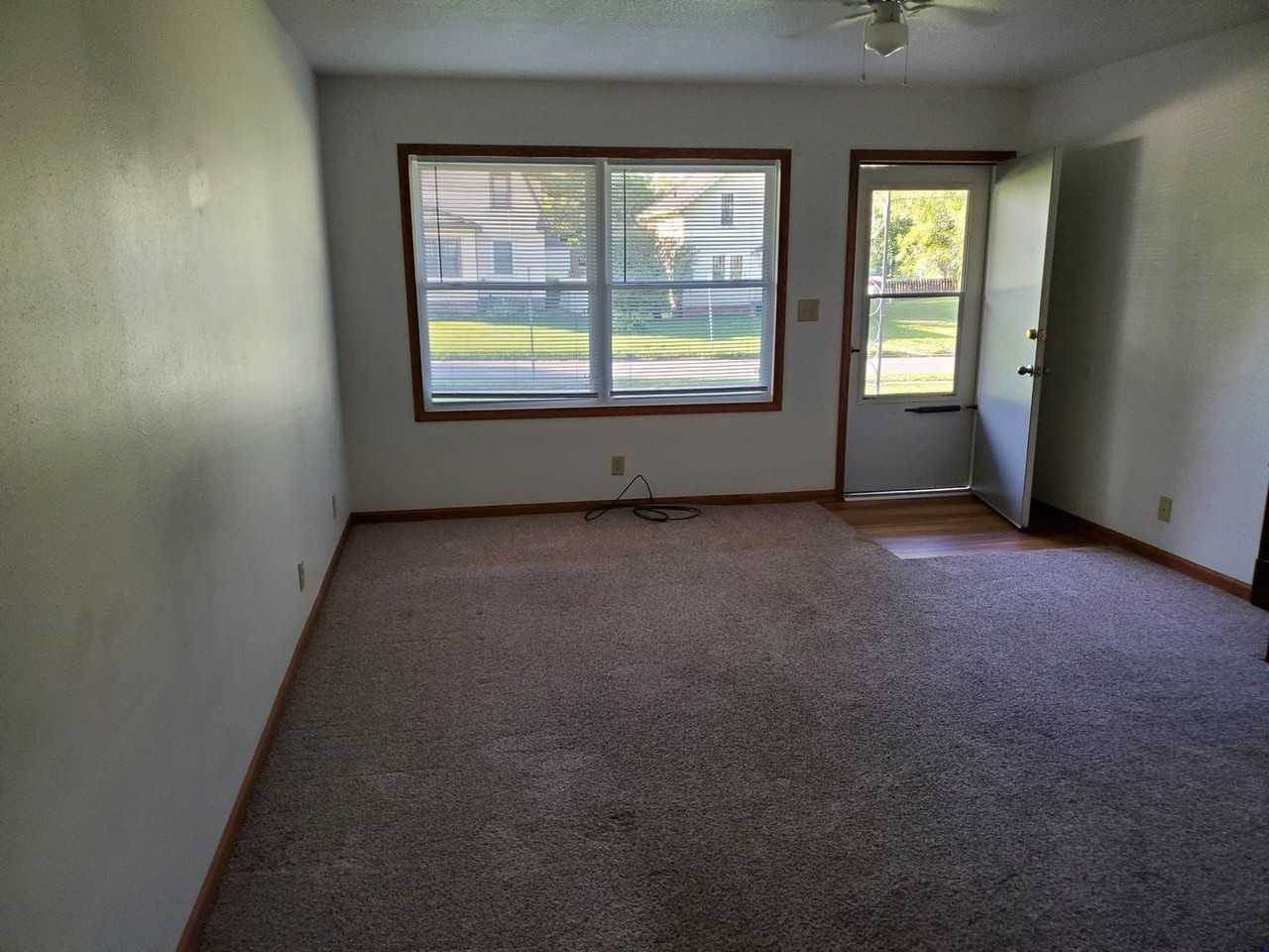 430 N 8th Ave E - Photo 3 of 7