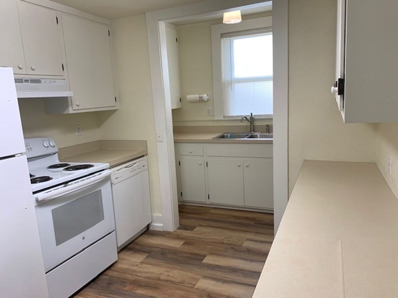 322 Sw K St - Photo 7 of 12