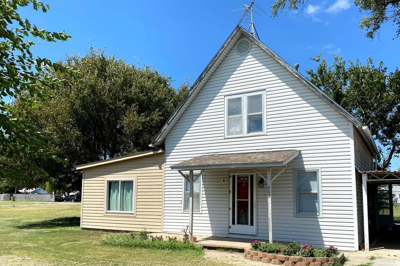 412 Harvey St - Photo 2 of 12