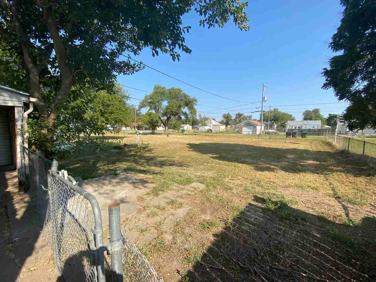 412 Harvey St - Photo 3 of 12