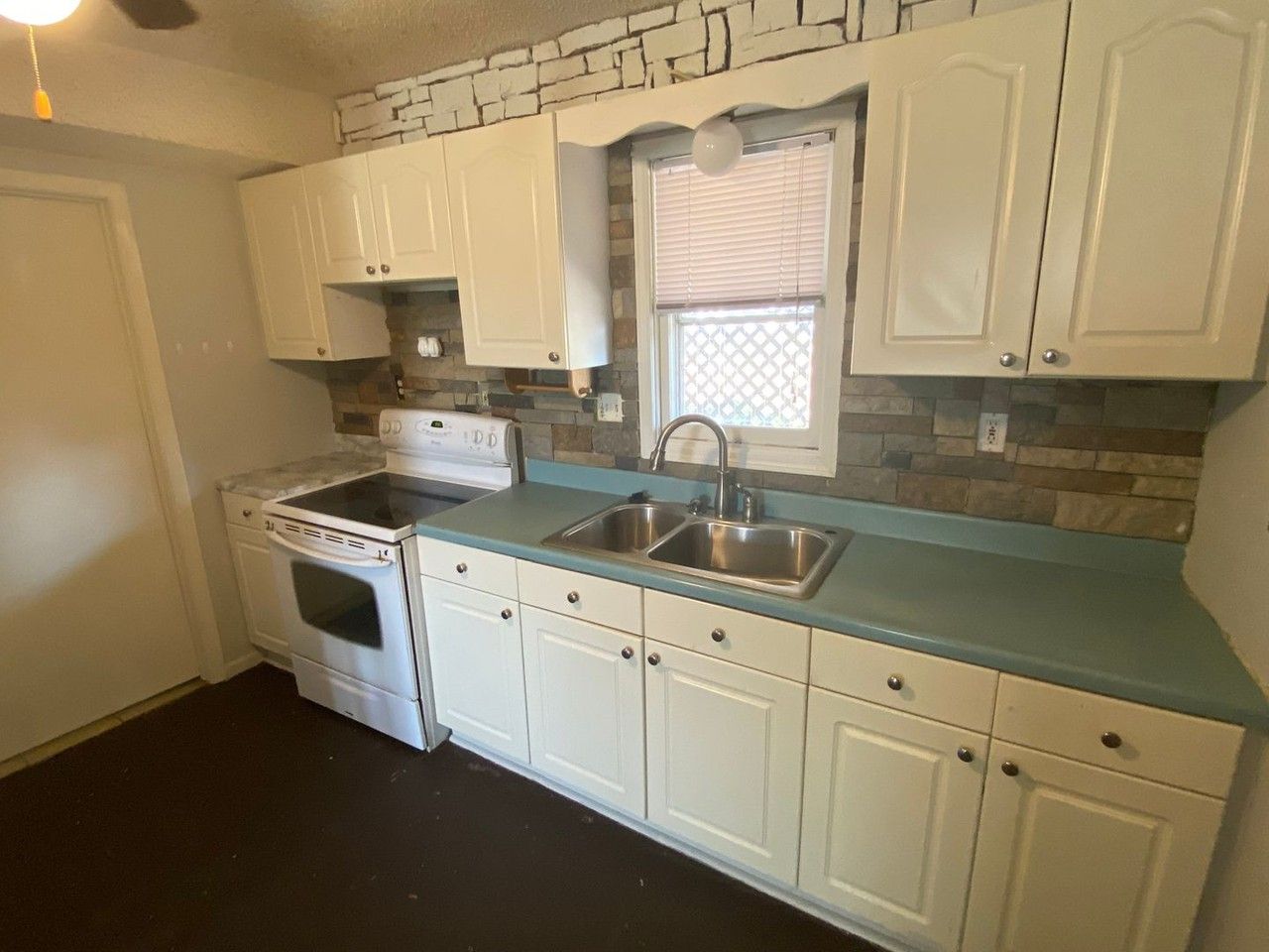 412 Harvey St - Photo 7 of 12