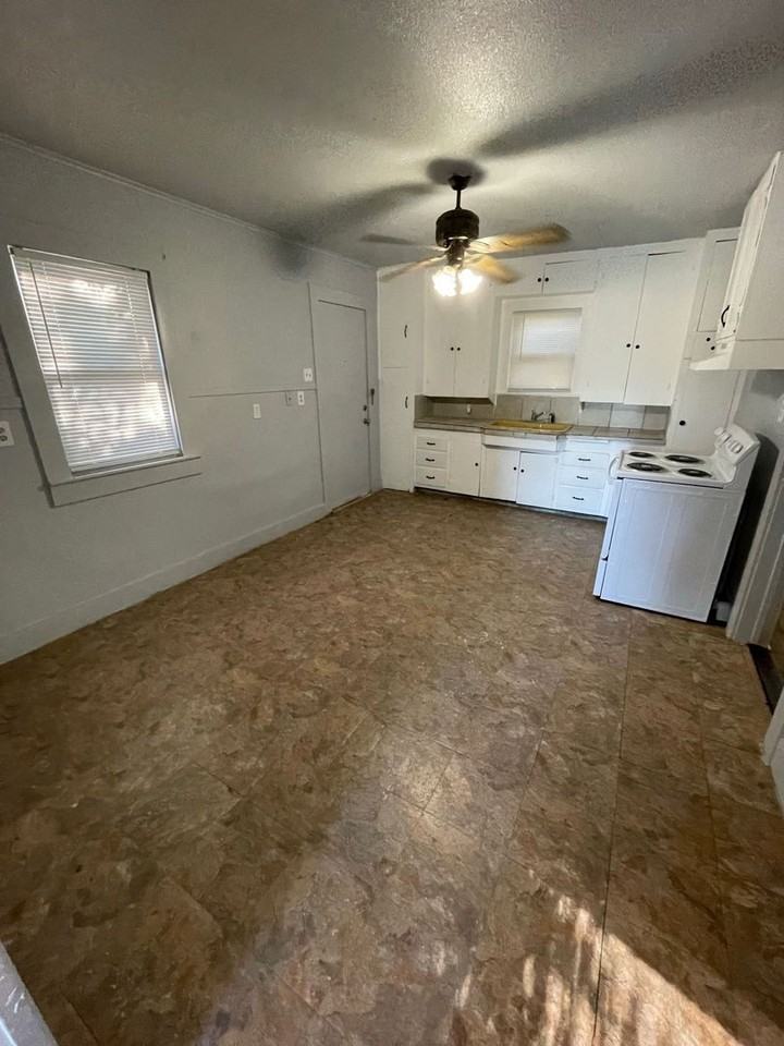 405 S 1st St W - Photo 2 of 22