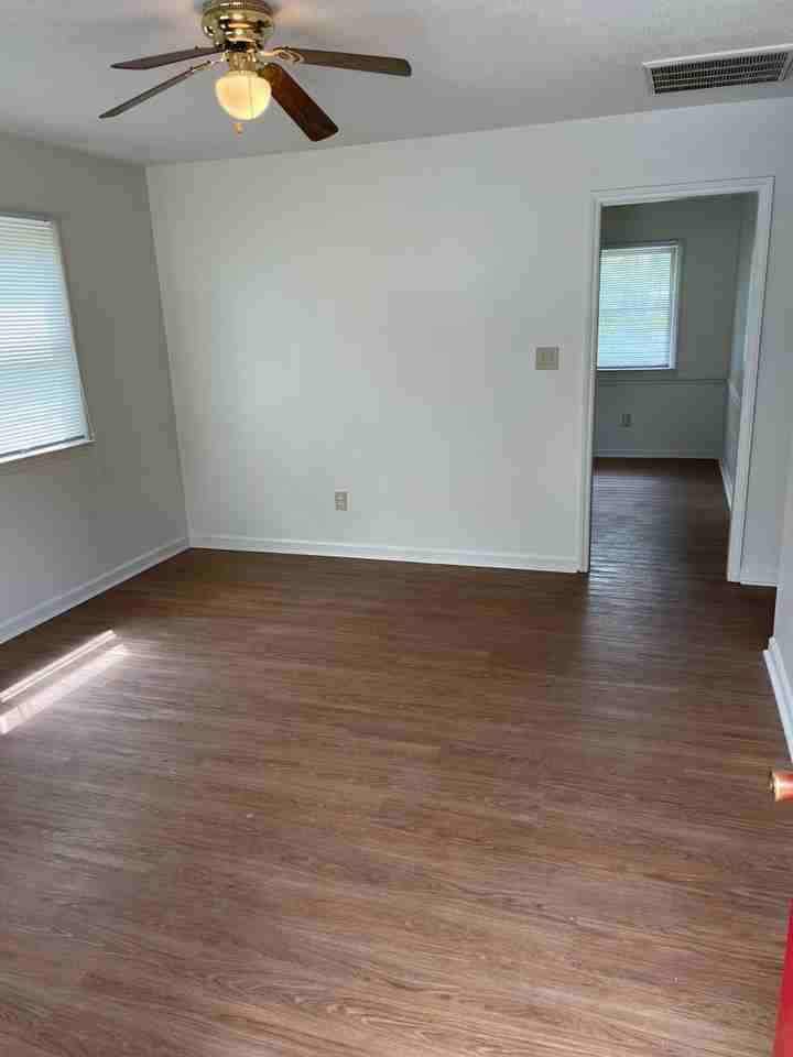 712 N Sellars Mill Rd - Photo 2 of 7