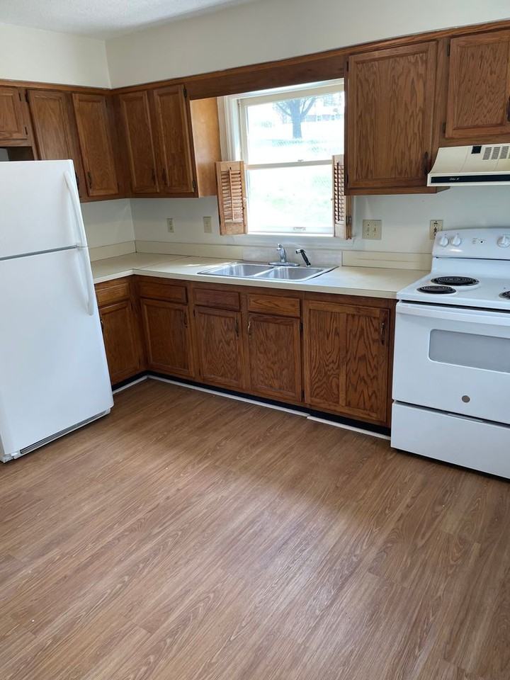 712 N Sellars Mill Rd - Photo 3 of 7