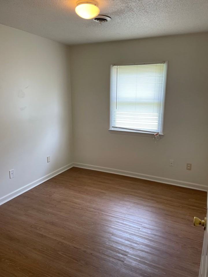 712 N Sellars Mill Rd - Photo 5 of 7