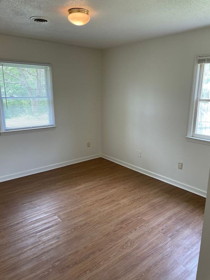 712 N Sellars Mill Rd - Photo 4 of 7