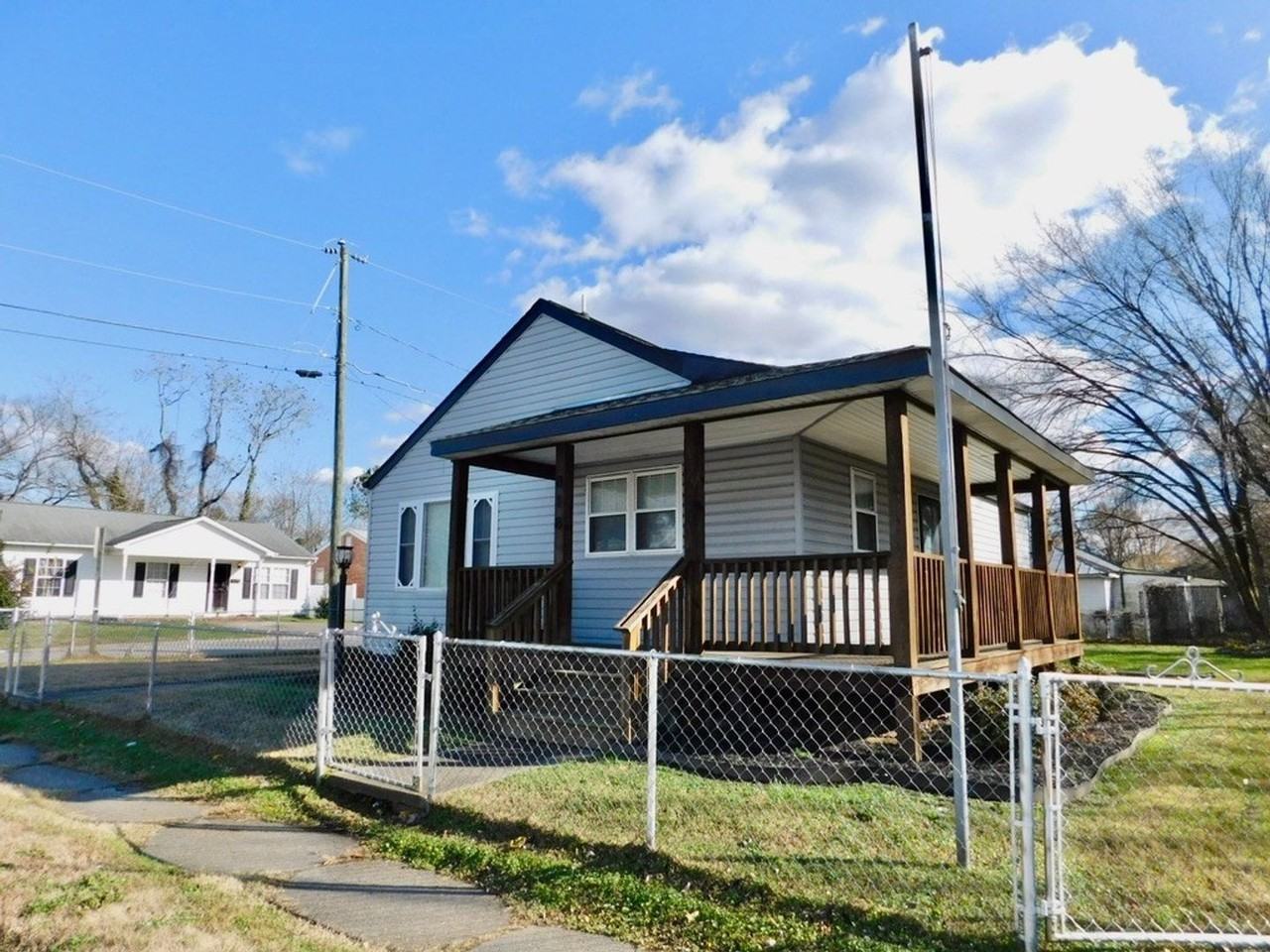 818 E Washington St - Photo 2 of 30