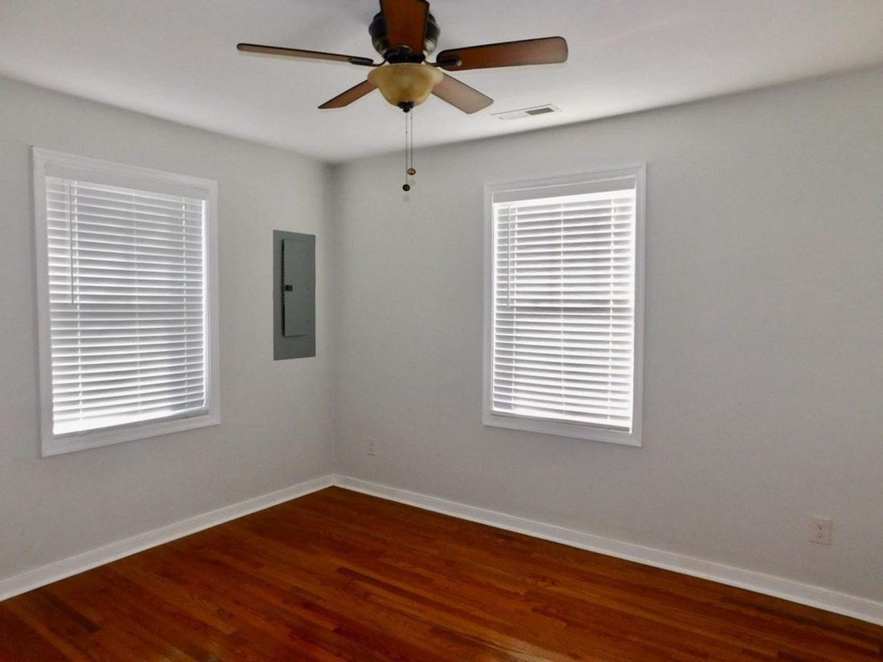 818 E Washington St - Photo 6 of 30