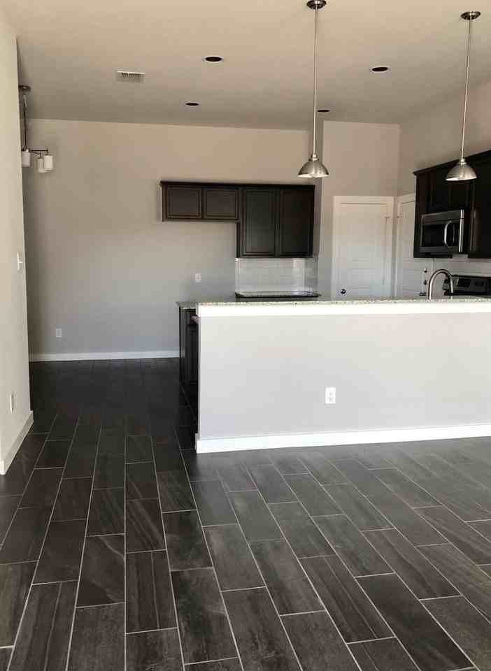 1048 W Sierra Vista Ct - Photo 5 of 10