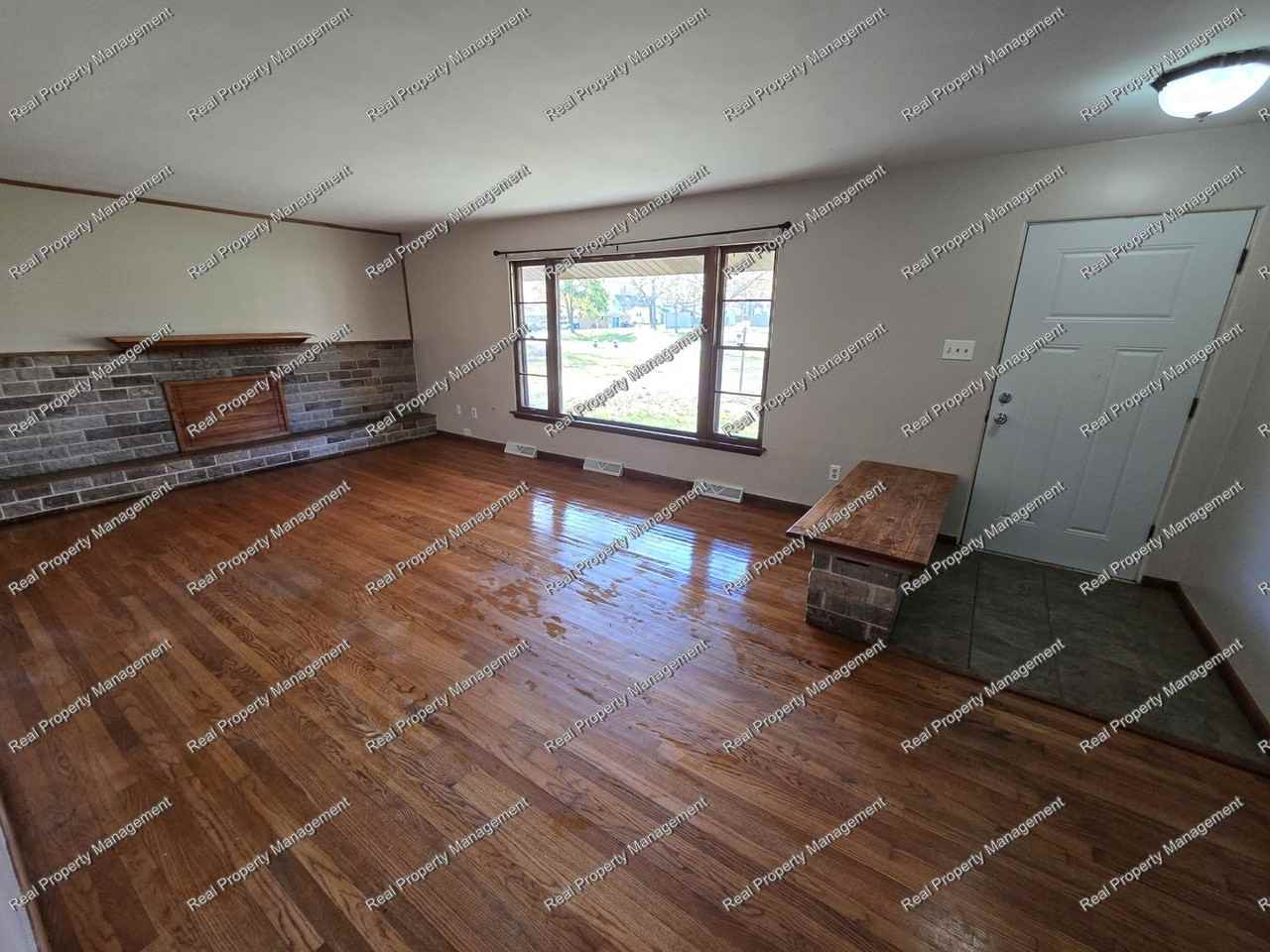 7559 Washington Ct - Photo 2 of 13