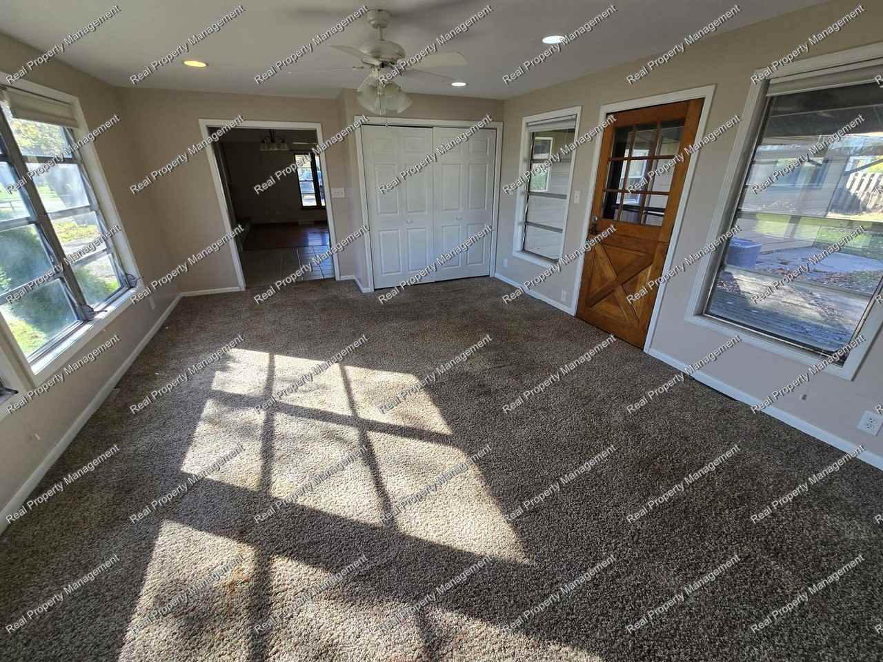 7559 Washington Ct - Photo 3 of 13