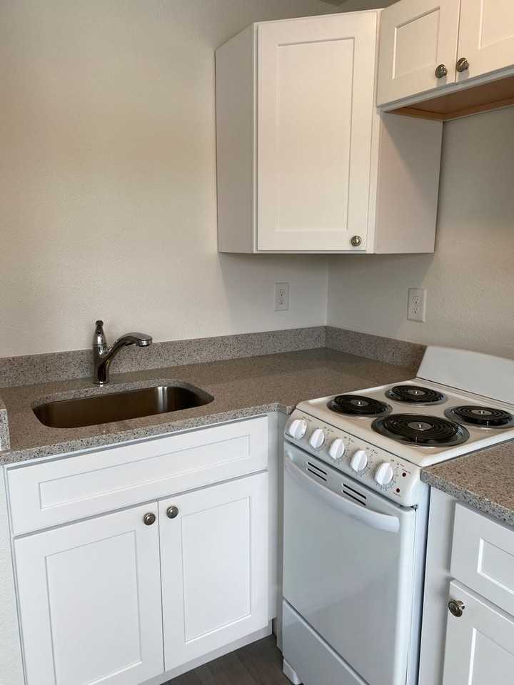 The Tower Bachelor - Photo 6 of 9