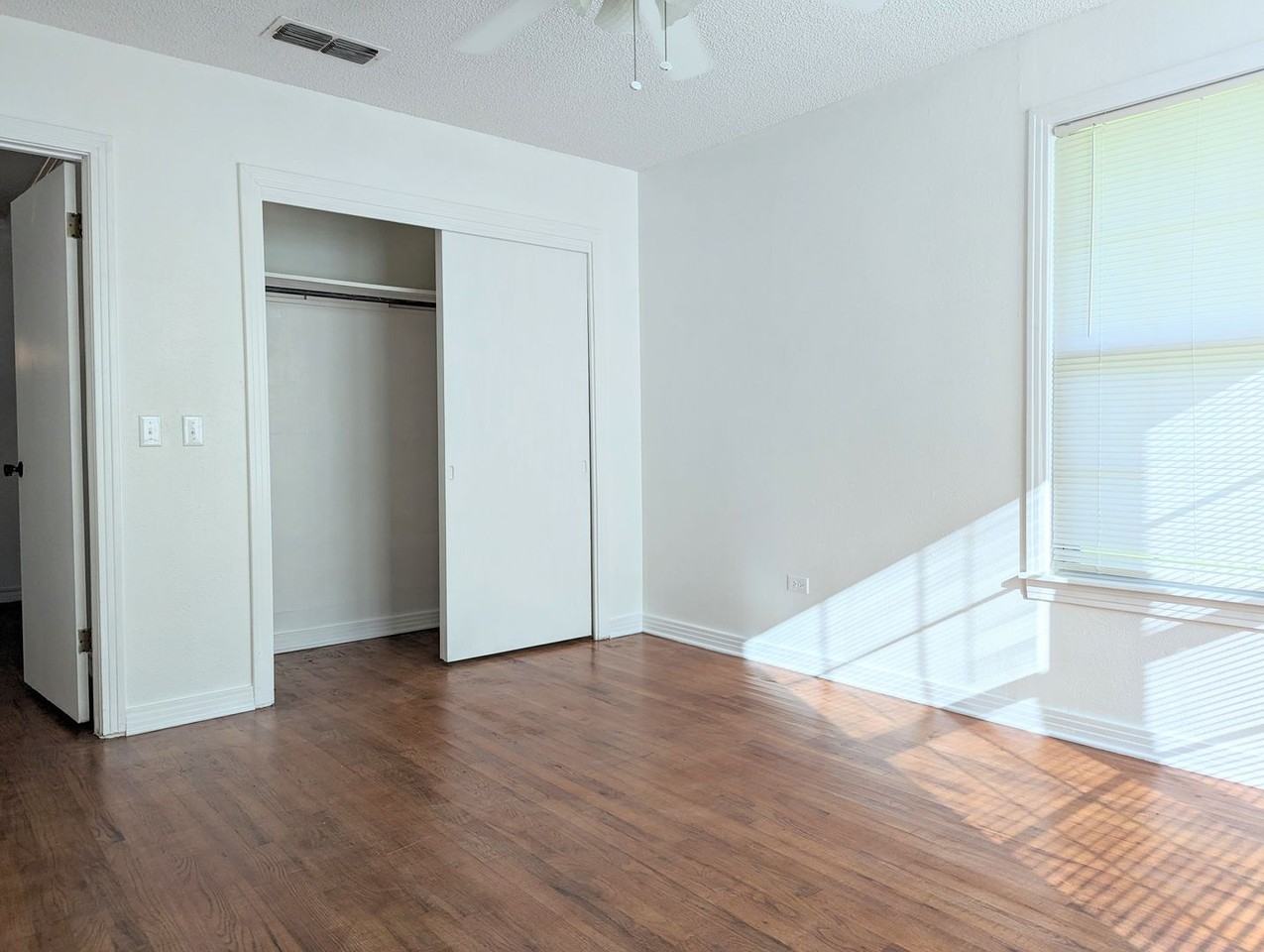 11819 W 7th St - Photo 7 of 13