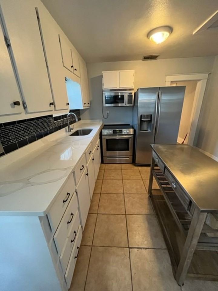 203 W Haya St - Photo 6 of 11