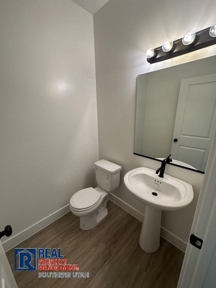 2366 E Alexander Ln - Photo 7 of 16