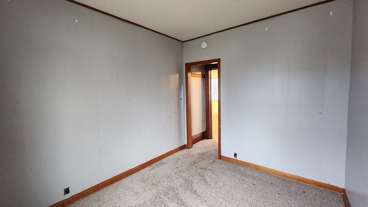 110 E Snow St - Photo 7 of 20