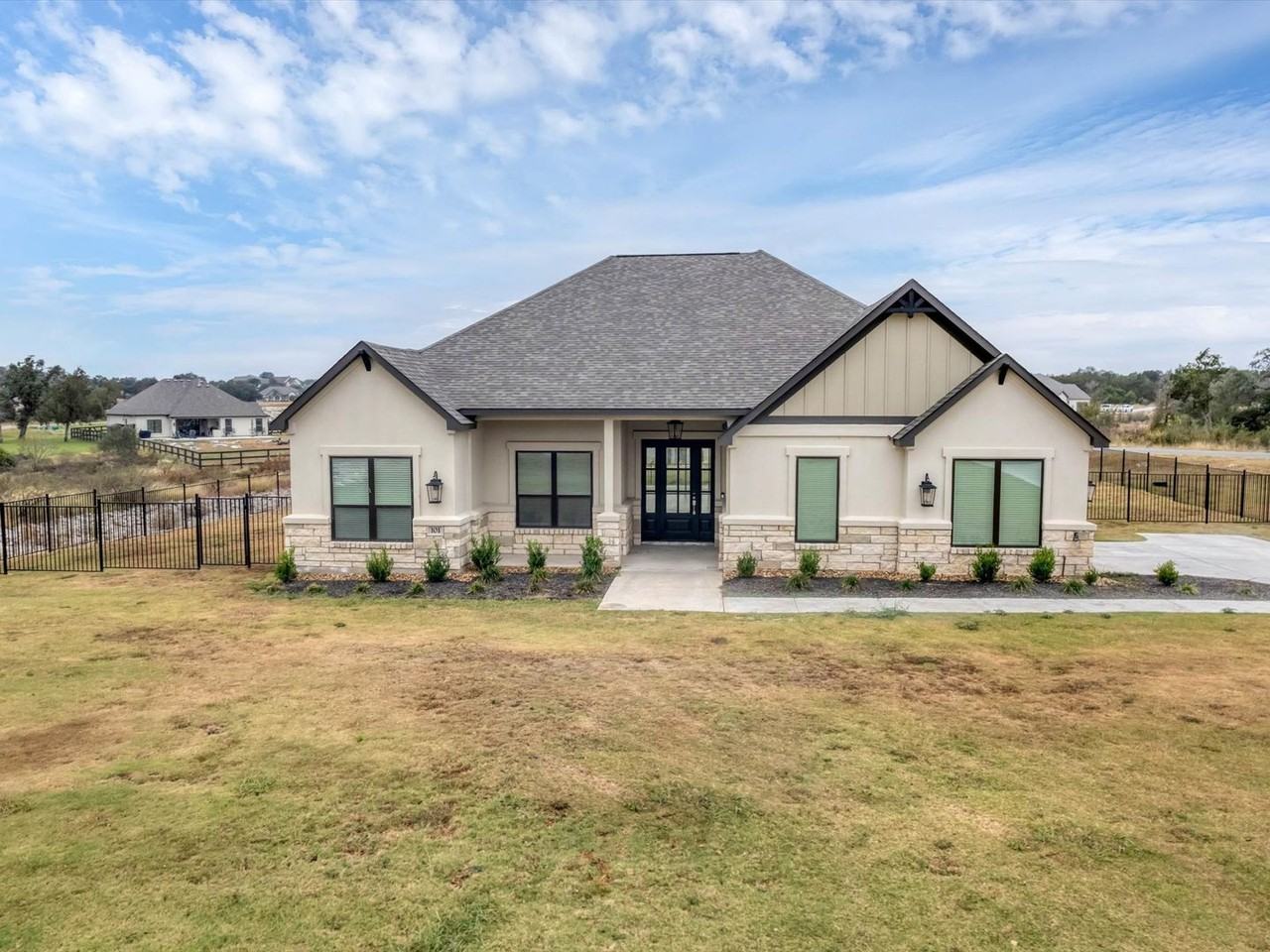 101 Treaty Oak Cv - Photo 2 of 39