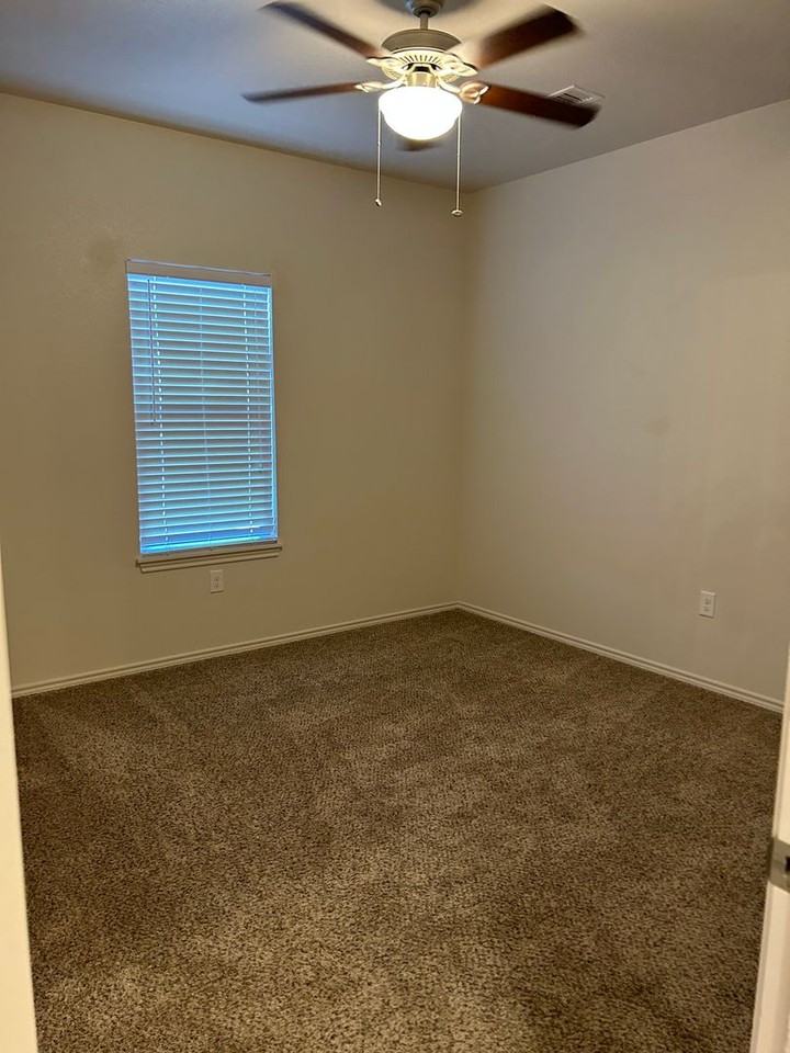 9603 Iola Ave #B - Photo 4 of 14