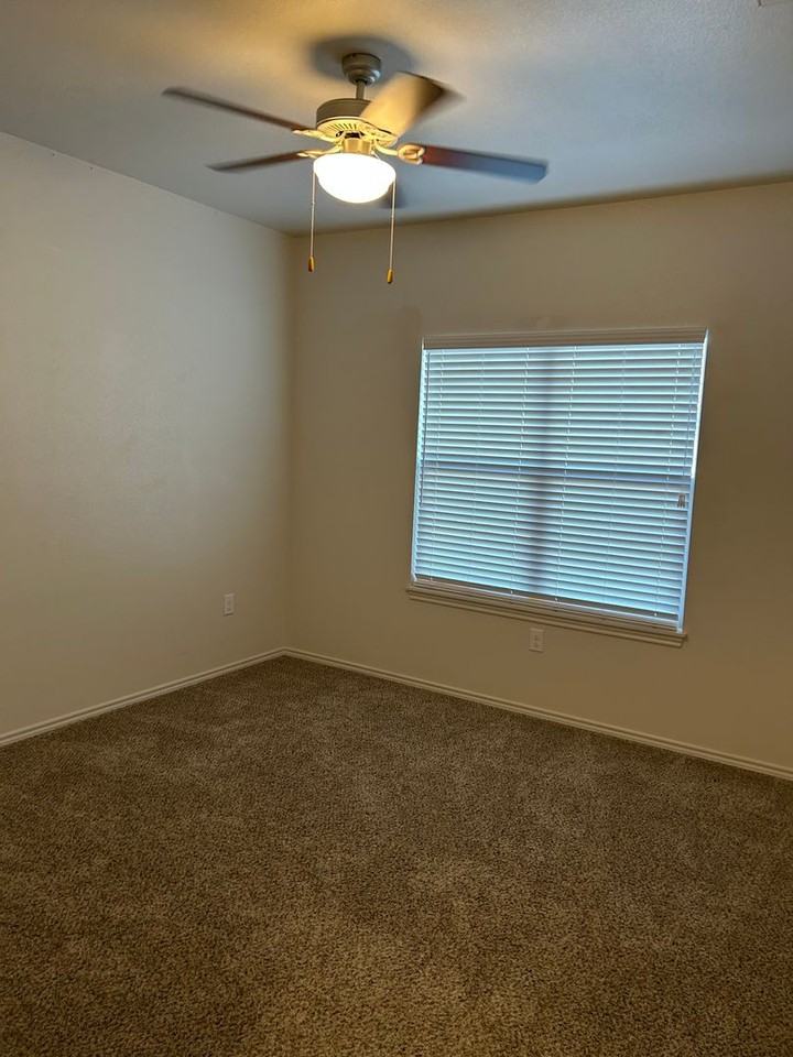 9603 Iola Ave #B - Photo 5 of 14