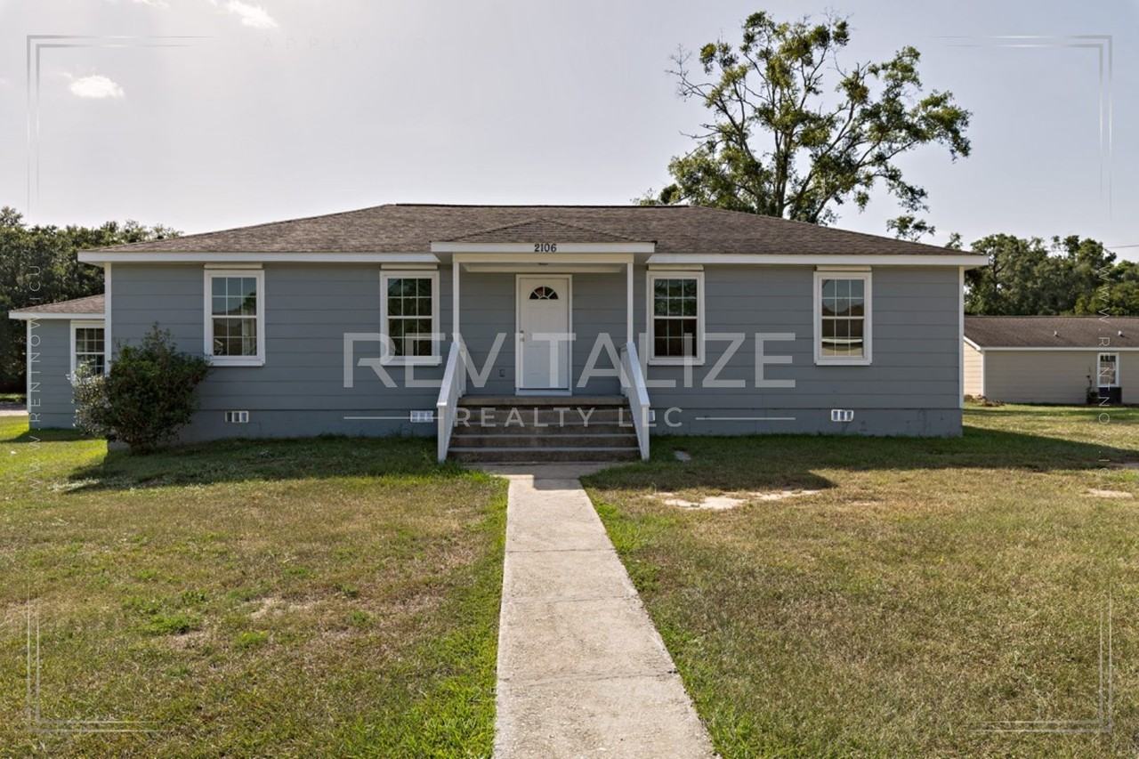 2109 S Woodlawn Dr - Photo 2 of 15